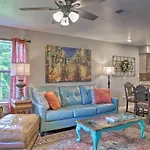 Stylish Resort Condo 3 Mi To Downtown Branson!