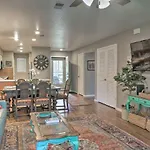 Stylish Resort Condo 3 Mi To Downtown Branson!