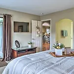 Condo Amidst Branson Action With Pool Access And Golf!