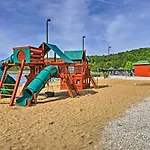 Walk-In Resort Condo, Near Silver Dollar City