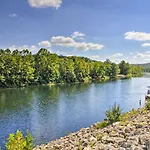Lakefront Branson Getaway Near Marina And Fishing!