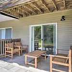 Apartment With Patio, 4 Mi To Silver Dollar City!