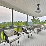 Hilltop Hideaway Branson Home With Trampoline!