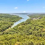 Lake Point Lodge