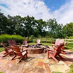 Lake Point Lodge
