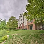 Inviting Branson Condo With Outdoor Dining Area