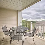 Inviting Branson Condo With Outdoor Dining Area
