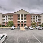 Inviting Branson Condo With Outdoor Dining Area