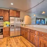 Stunning Branson Villa With On-Site Golf Access