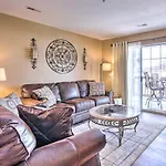 Branson Condo With Large Patio About 3 Mi To The Strip!