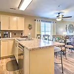 Branson Condo With Large Patio About 3 Mi To The Strip!