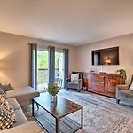 Modern Condo With Pool About 7 Mi To Branson Landing!