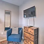 Modern Condo With Pool About 7 Mi To Branson Landing!