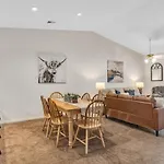 Suite Spot At The Foothills Condo