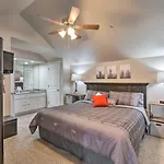 Cozy And Deluxe Branson Condo Balcony And Pool Access