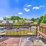 Cozy And Convenient Branson Condo With Balcony!