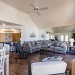 B 32-1 Spacious Villa Close To Pool
