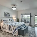 Resort-Style Branson Condo With Lake Views And Patio!