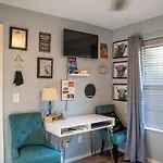 The Bandwagon- Newly Remodeled Near Lake Taneycomo