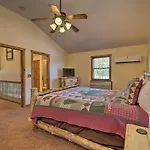 Cozy Rustic River Lodge Family Retreat Near Sdc!