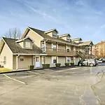 Charming Branson Condo With Balcony And Grill!