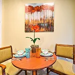 Welcoming Downtown Branson Cottage With Pool Access!