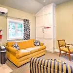 Welcoming Downtown Branson Cottage With Pool Access!