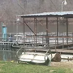 Taneycomo Lakefront Resort