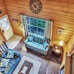 3 Bedroom Log Cabin Condo Close To Everything!