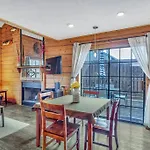 3 Bedroom Log Cabin Condo Close To Everything!