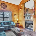 3 Bedroom Log Cabin Condo Close To Everything!