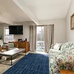 Green Meadow Getaway 2 Bedroom Condo Near The 76 Strip - Free Tickets Included