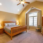 4Br Walk-In - Pool Table - Hot Tub - Fire Pit - Free Tickets Included - Dv164