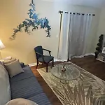 The Divine 409 1 Bdrm With Kitchen