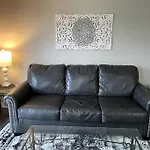 New Remodeled Luxury Condo By The Lake, No Stairs!