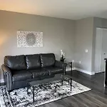 New Remodeled Luxury Condo By The Lake, No Stairs!