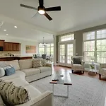 Magnificent Branson Hideaway With Game Room!
