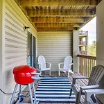 Branson Escape With Pool Access, Grill And Balcony!