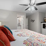 Two Gorgeous Condos*Side By Side*10 Beds*Sleep 17!