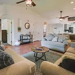 Inviting Branson Condo With Community Pool And Hot Tub