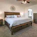 Inviting Branson Condo With Community Pool And Hot Tub