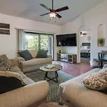 Inviting Branson Condo With Community Pool And Hot Tub