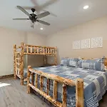 Spacious Rustic Elm Lodge