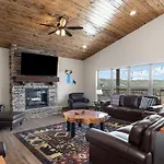 Spacious Rustic Elm Lodge