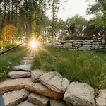 Cozy Unique Glamping On 53 Acres - Bedrock Site