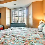 Branson Condo With Pool Near Silver Dollar City!