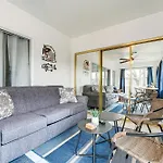 Branson Lakefront Condo With Sunroom And Lake Views!