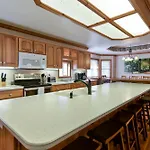 5 Bedroom Vacation Home Next To Silver Dollar City