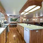 5 Bedroom Vacation Home Next To Silver Dollar City