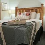 Ashley\'S Luxurious Snuggery!